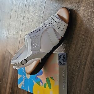NEW Easy Street White Bolt sandals